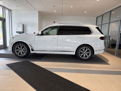Used 2024 BMW X7 xDrive40i w/ Premium Package AWD/4WD image 7