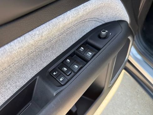 Used 2024 Jeep Compass Latitude AWD/4WD image 23