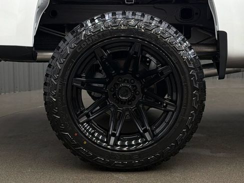 Used 2025 Chevrolet Silverado 1500 LT Trail Boss w/ Convenience Package II AWD/4WD image 11