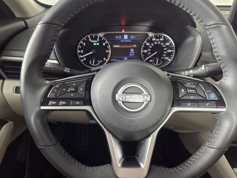 Used 2024 Nissan Altima 2.5 SV w/ SV Premium Package FWD image 17