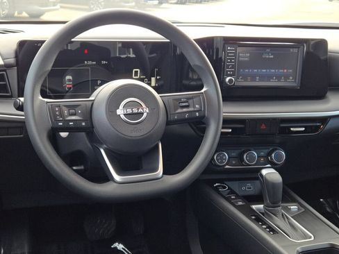 Used 2025 Nissan Kicks S AWD/4WD image 15