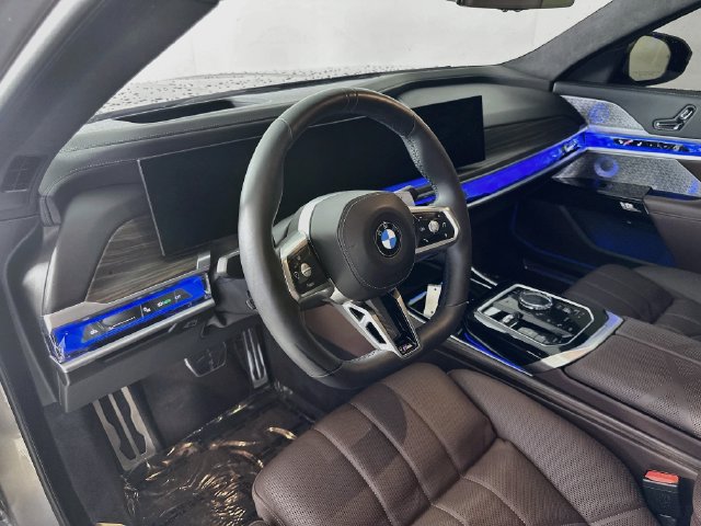 Used 2024 BMW 760i xDrive w/ Executive Package AWD/4WD image 9