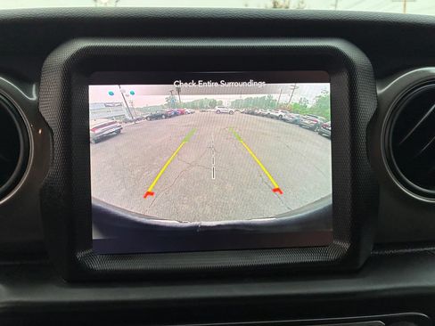 Used 2022 Jeep Wrangler Unlimited Sport w/ Sun And Sound Package AWD/4WD image 32