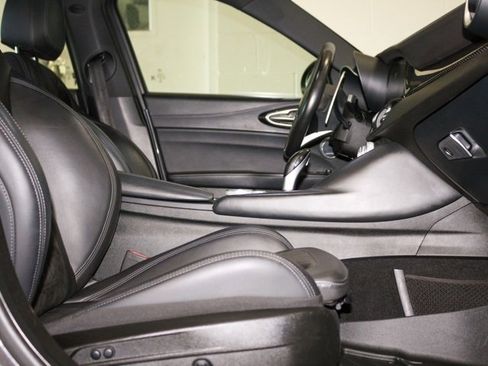 Used 2018 Alfa Romeo Giulia Quadrifoglio w/ Driver Assist Dynamic Package image 6