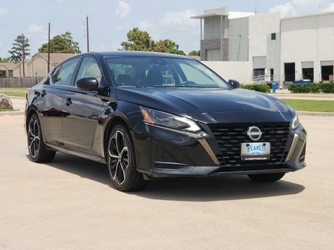 Used 2025 Nissan Altima 2.5 SR FWD image 3