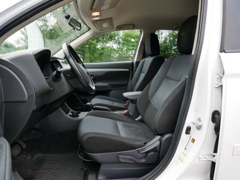Used 2014 Mitsubishi Outlander SE AWD/4WD image 14