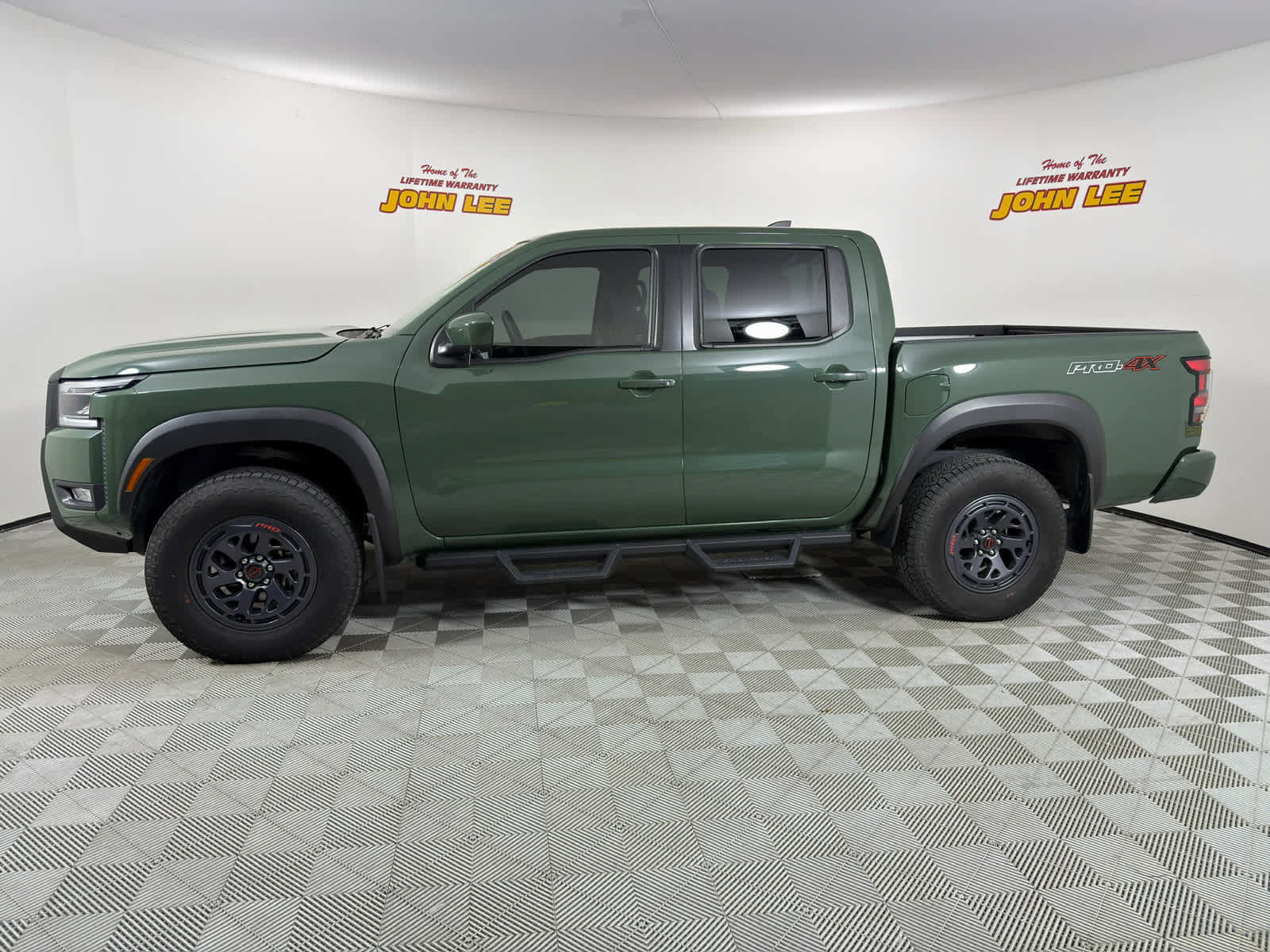 Certified 2025 Nissan Frontier PRO-4X w/ Pro Convenience Package AWD/4WD image 2