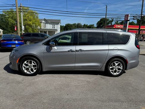 Used 2020 Chrysler Pacifica Limited FWD image 7