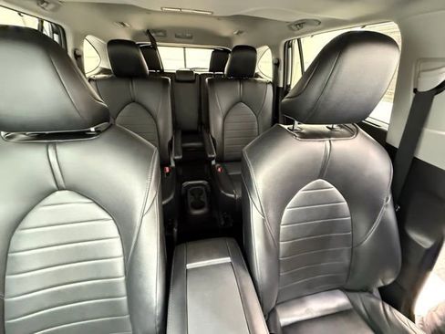 Used 2021 Toyota Highlander XLE image 29
