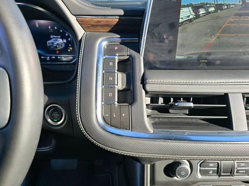 Used 2023 Chevrolet Suburban Premier image 24