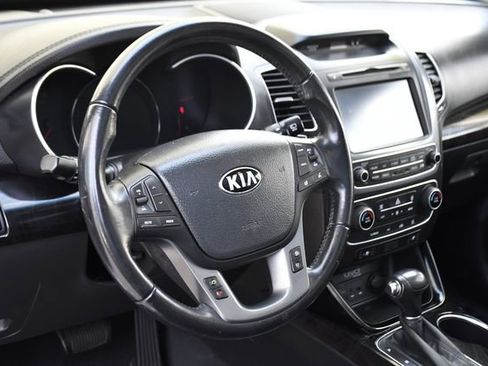 Used 2015 Kia Sorento SX image 18