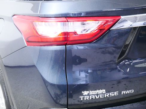 Used 2021 Chevrolet Traverse LT AWD/4WD image 17