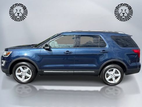 Used 2017 Ford Explorer XLT w/ Equipment Group 202A AWD/4WD image 10