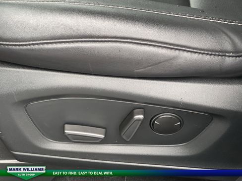 Used 2022 Ford Explorer XLT w/ Equipment Group 202A image 12