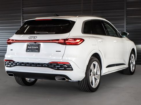 Certified 2025 Audi Q5 Prestige image 17