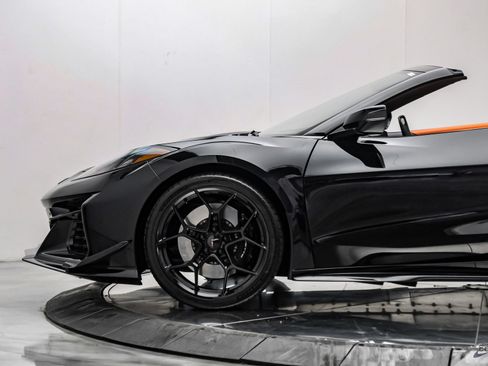 Used 2025 Chevrolet Corvette Z06 RWD image 10