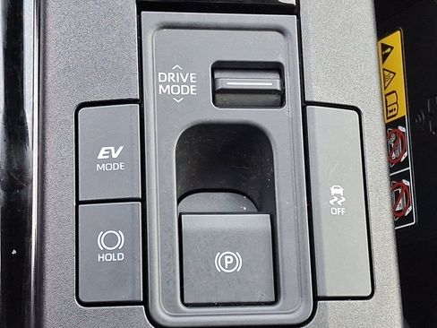 Used 2024 Toyota Prius XLE image 24