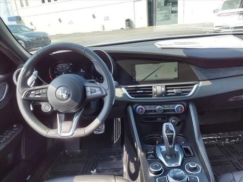 Used 2024 Alfa Romeo Giulia Sprint AWD/4WD image 15