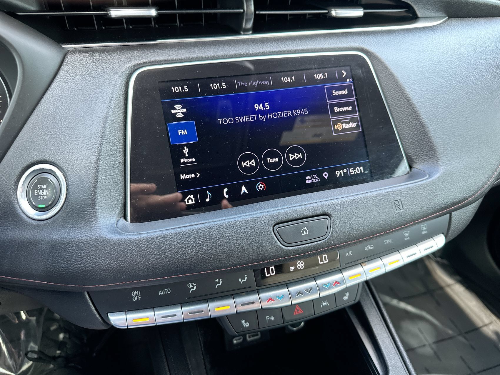 Used 2019 Cadillac XT4 Sport w/ Cold Weather Package FWD image 16