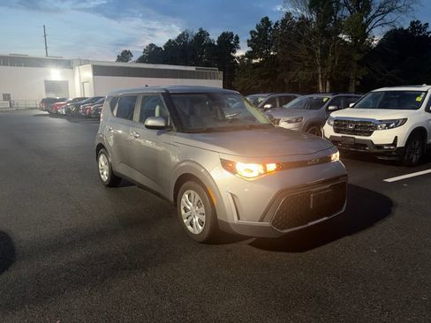 Used 2024 Kia Soul LX FWD image 3