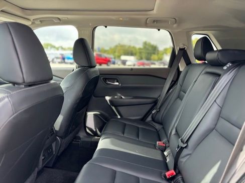 Used 2023 Nissan Rogue SL w/ SL Premium Package image 25