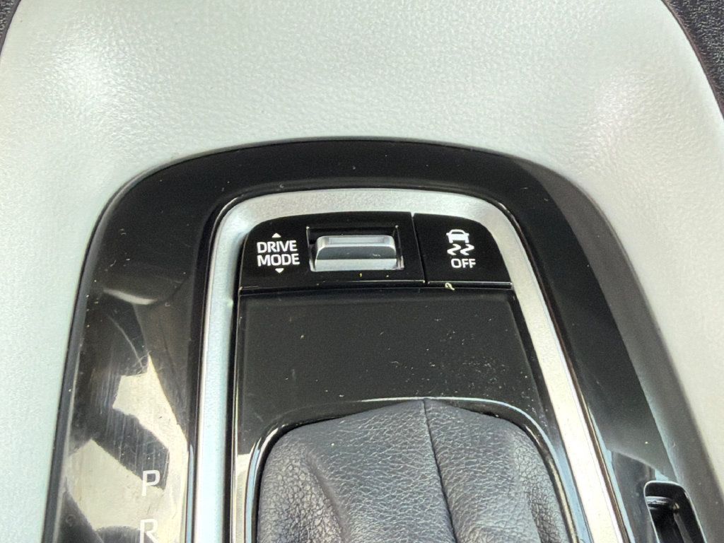 Used 2025 Toyota Corolla SE w/ SE Premium Package FWD image 34