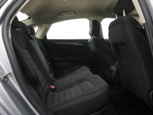 Used 2020 Ford Fusion SE image 11