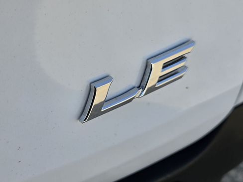 Used 2025 Toyota Sienna LE FWD image 11