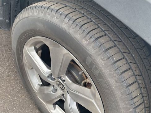 Used 2021 Toyota RAV4 XLE Premium AWD/4WD image 9