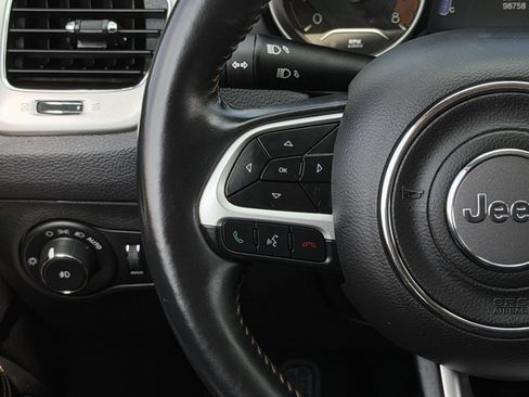 Used 2018 Jeep Compass Latitude w/ Popular Equipment Group FWD image 15