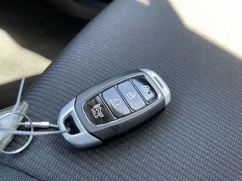 Used 2025 Hyundai Venue SEL FWD image 25
