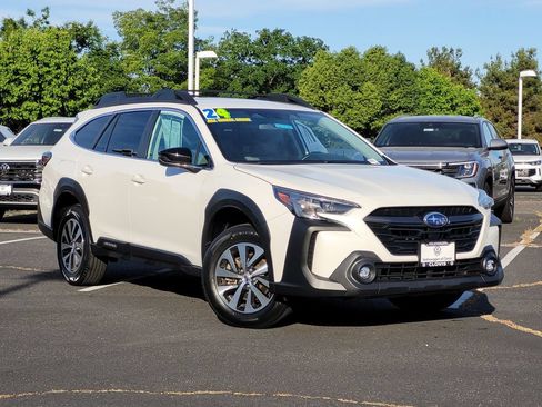 Used 2024 Subaru Outback Premium AWD/4WD image 2