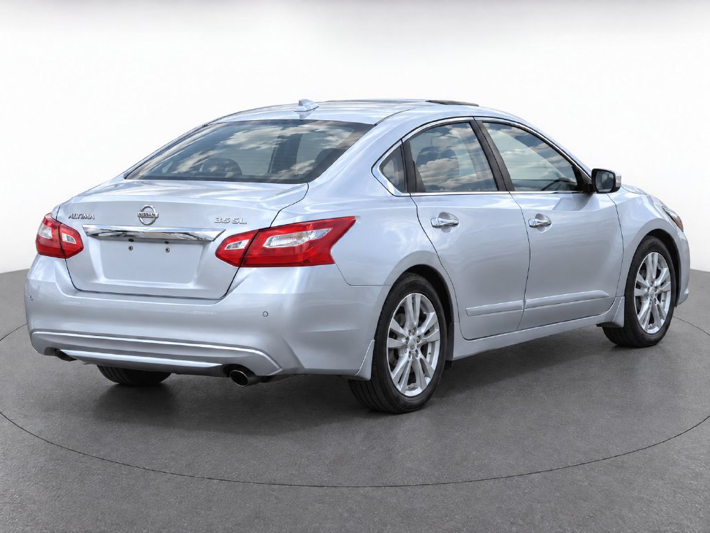 Used 2016 Nissan Altima 3.5 SL w/ 3.5 Technology Package FWD image 4