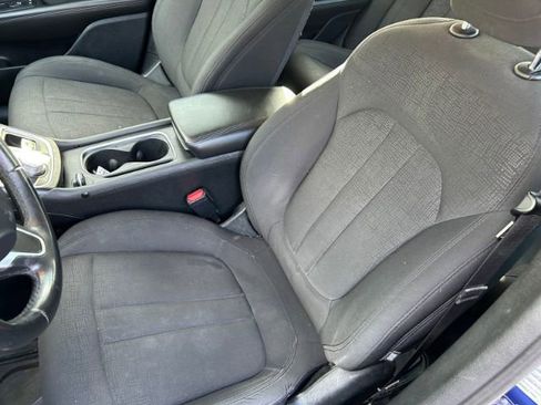 Used 2016 Chrysler 200 Limited image 9