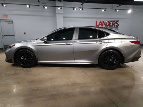 Certified 2025 Toyota Camry SE FWD image 4