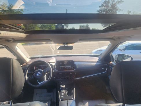 Used 2023 Nissan Rogue Platinum w/ Platinum Premium Package image 12