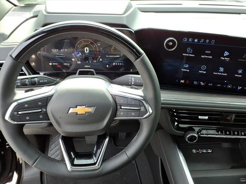 New 2026 Chevrolet Suburban Premier image 11