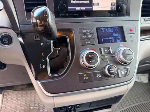 Used 2016 Toyota Sienna XLE Premium AWD/4WD image 45