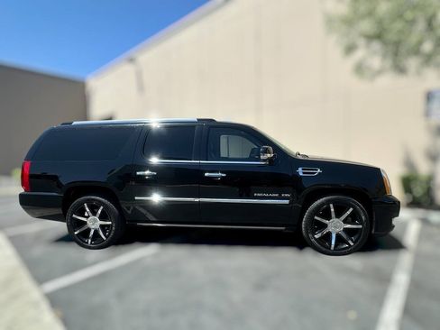 Used 2014 Cadillac Escalade ESV Platinum RWD image 8