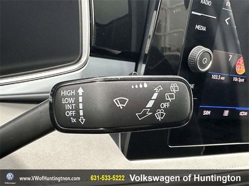 Certified 2025 Volkswagen Taos SE w/ Panoramic Sunroof Package image 36