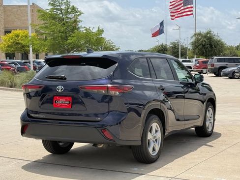 Used 2025 Toyota Highlander LE FWD image 5