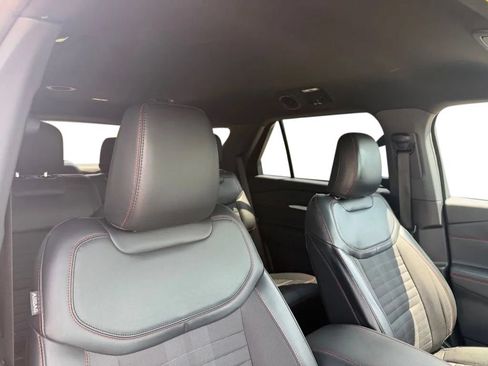 Used 2025 Ford Explorer ST-Line AWD/4WD image 26