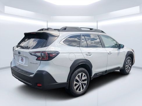 Certified 2025 Subaru Outback Premium AWD/4WD image 3
