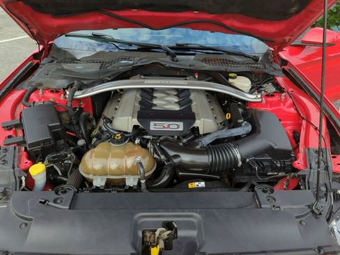 Used 2017 Ford Mustang GT Premium image 11