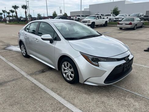 Used 2025 Toyota Corolla LE FWD image 25