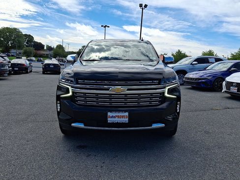 Used 2024 Chevrolet Suburban Premier w/ Premium Package AWD/4WD image 2