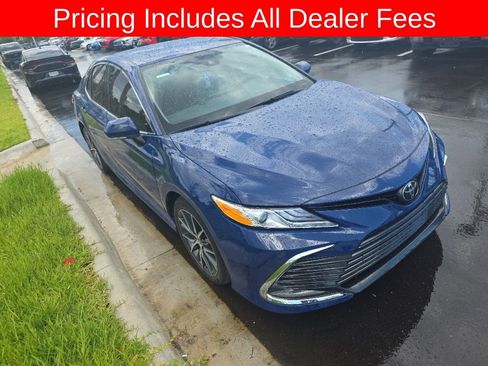 Used 2024 Toyota Camry XLE FWD image 3