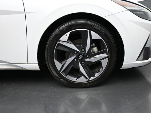 Used 2022 Hyundai Elantra Limited image 10