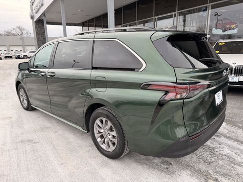 Used 2024 Toyota Sienna XLE image 3