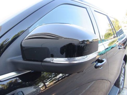 Used 2025 Ford Expedition Active image 18